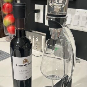 Vinturi Deluxe Essential  Decanter Tower Stand Set